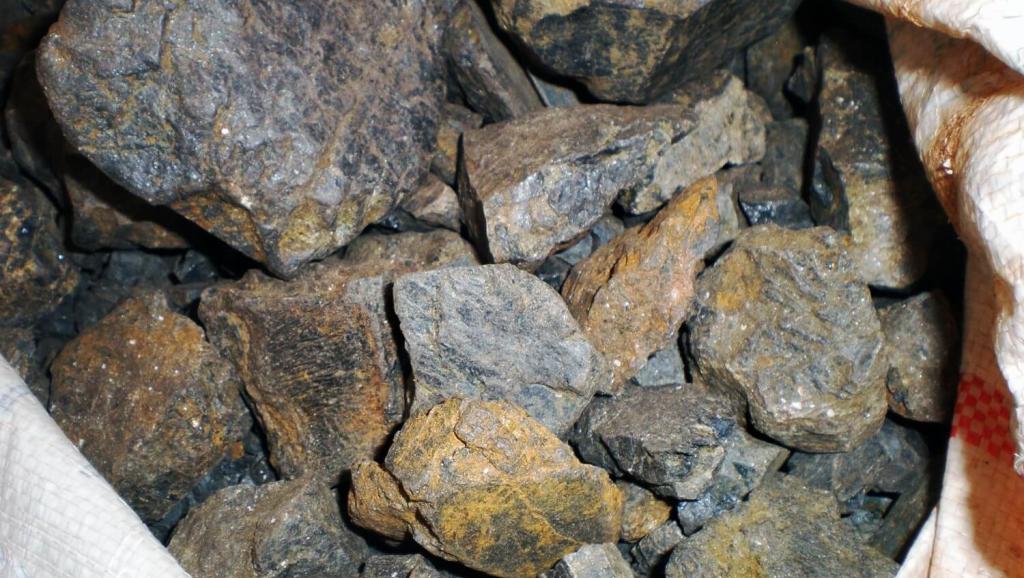 Congo (Kinshasa): What would be the consequences of replacing the "mineral for infrastructure" agreement with a "mineral for security" agreement?